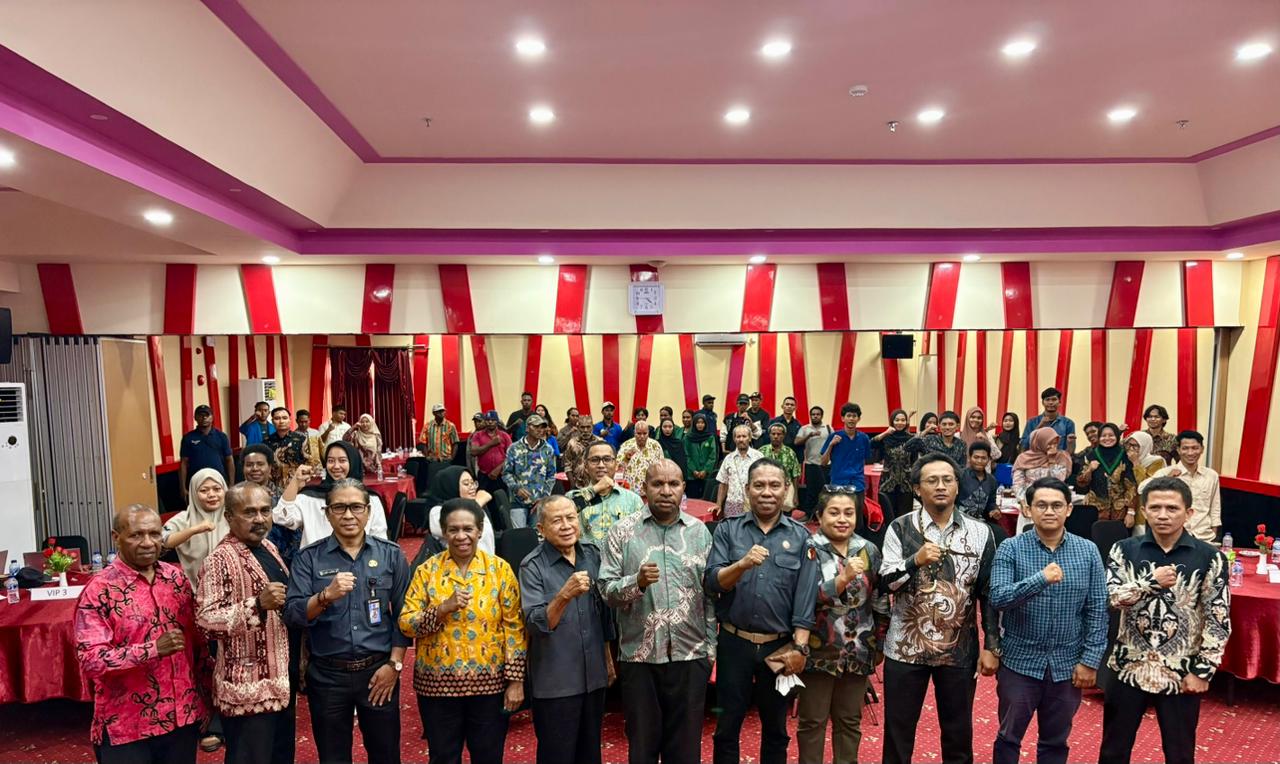 Merauke - Badan Pengawas Pemilihan Umum (Bawaslu) Kabupaten Merauke menggelar kegiatan Penguatan Kelembagaan Pengawas Pemilu Bersama Mitra Bawaslu di Hotel Halogen Merauke, Senin (27/10/2025).