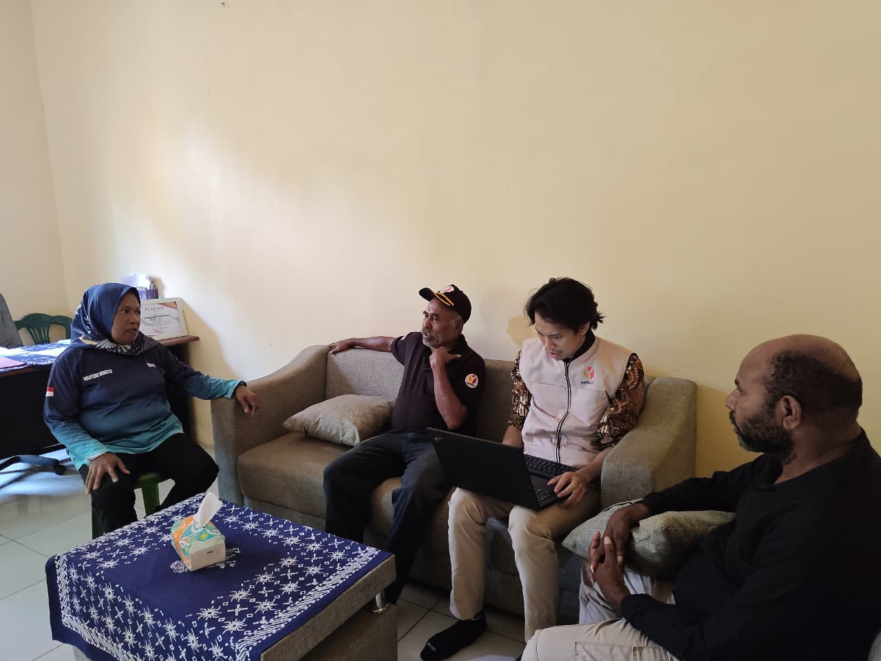 KONSOLIDASI DAN UJI PETIK BAWASLU MERAUKE BERSAMA KASI PELAYANAN DAN KEPALA KAMPUNG IMBUTI DISTRIK MERAUKE