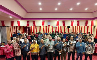 Merauke - Badan Pengawas Pemilihan Umum (Bawaslu) Kabupaten Merauke menggelar kegiatan Penguatan Kelembagaan Pengawas Pemilu Bersama Mitra Bawaslu di Hotel Halogen Merauke, Senin (27/10/2025).
