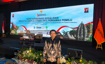 Anggota Bawaslu Merauke, Tofik Saleh menghadiri kegiatan Rapat Koordinasi Sosialisasi Indikator Kinerja Utama (IKU)