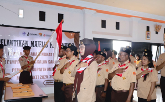 PELANTIKAN MAJELIS PEMBIMBING DAN PENGURUS SAKA ADHYASTA PEMILU MASA BAKTI 2025-2030 BAWASLU KABUPATEN MERAUKE